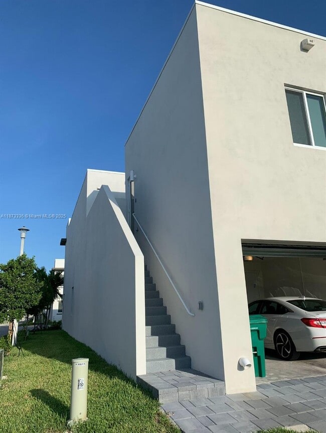 Foto del edificio - 6611 NW 102nd Path