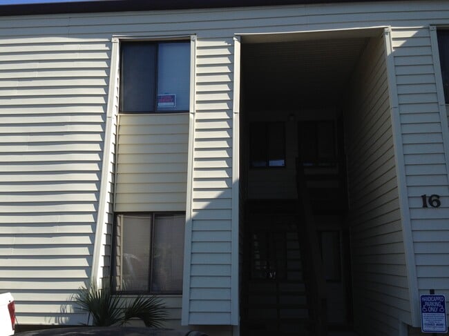 Building Photo - 308 Miracle Strip Pkwy SW