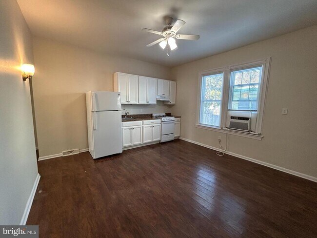 Building Photo - 534 Park Ave