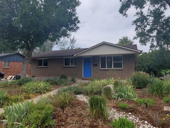 Building Photo - Beautifully Refinished 3 BR Home in Boulde...