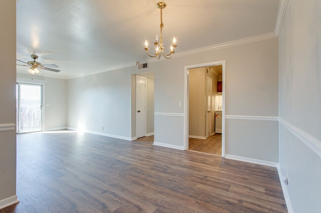 Building Photo - 370 Wallace Rd