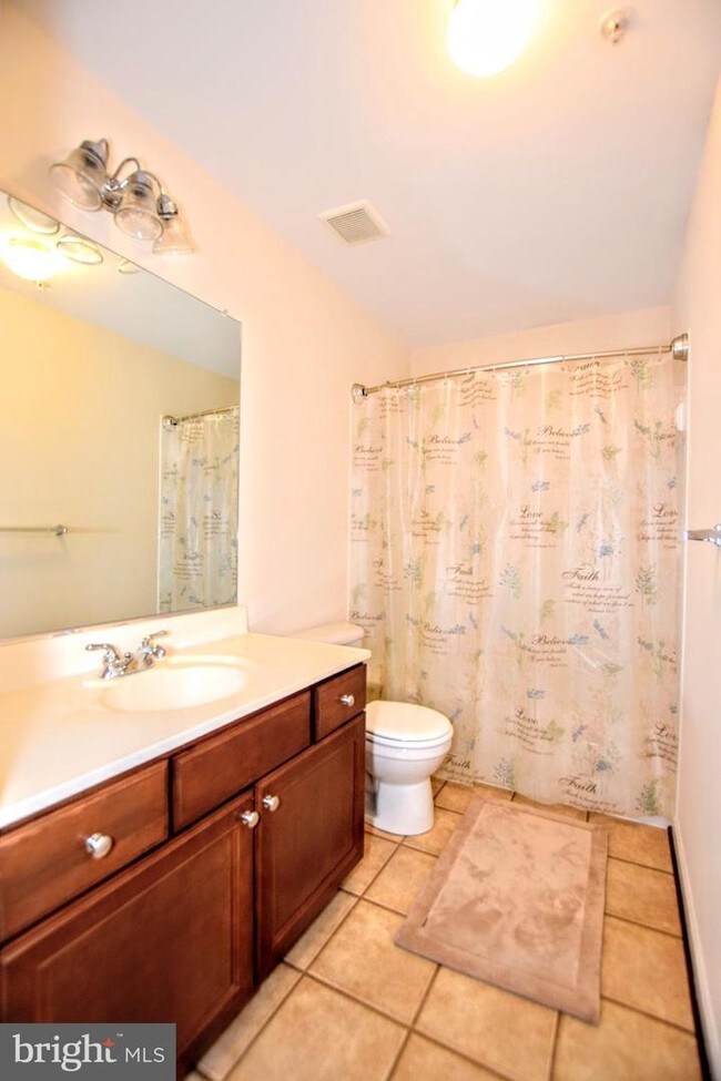 Building Photo - 404 Granville Ct
