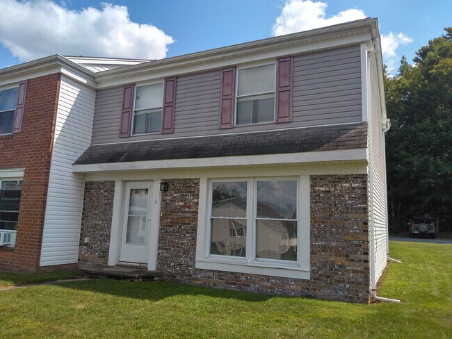 Building Photo - 141 Spruce Ct