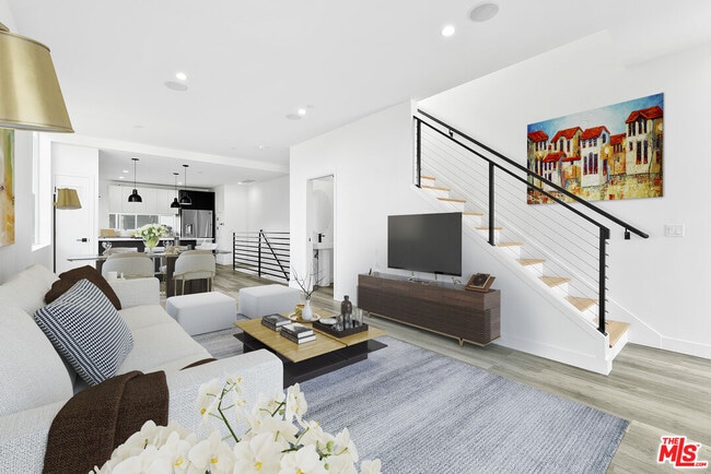 Building Photo - 421 S Wilton Pl
