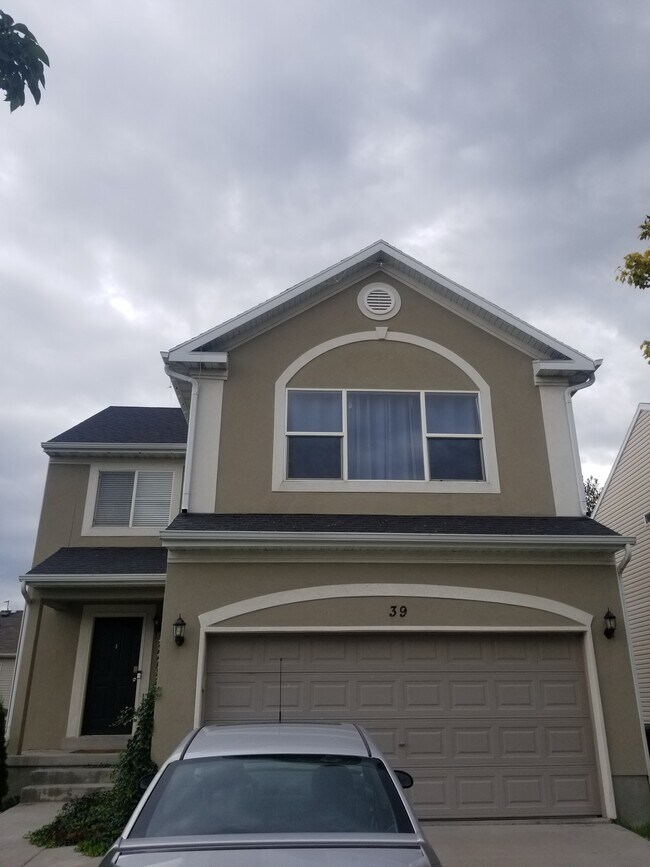 Patio delantero - 39 N Archmore St