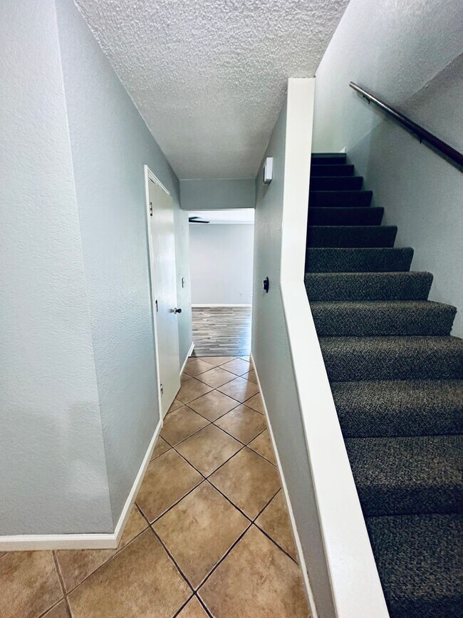 Foto del edificio - 1423 E 125th Terrace