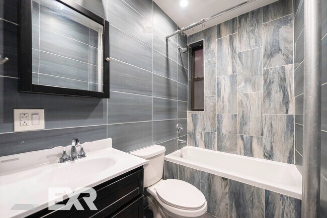 Foto del edificio - 30 Rogers Ave