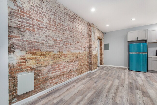 Building Photo - 831 Elizabeth Ave