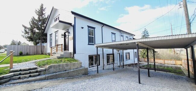Foto del edificio - 3216 E Roosevelt Ave