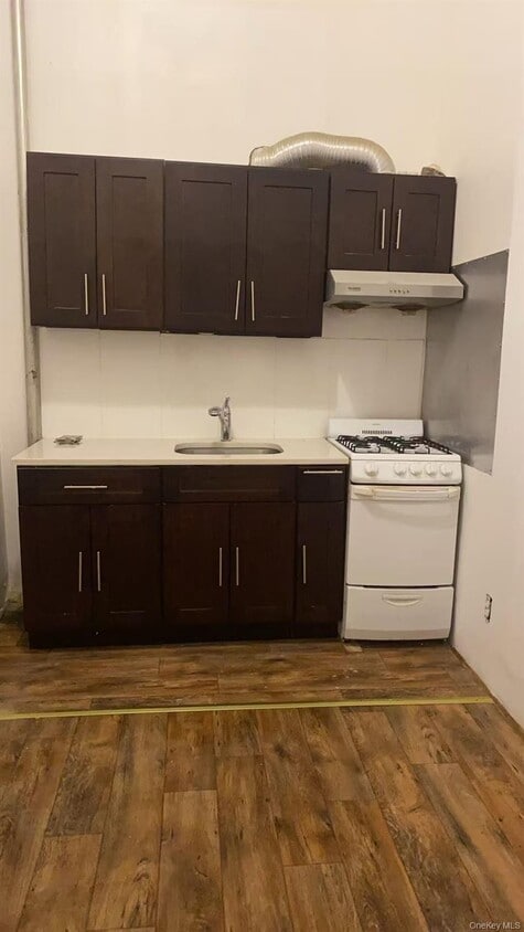 Foto del edificio - 2212 Pitkin Ave