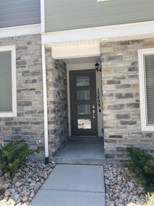 Foto del edificio - 15499 Aqua Mountain Ln