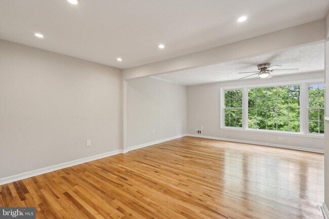 Foto del edificio - 1204 Fox Run Pl
