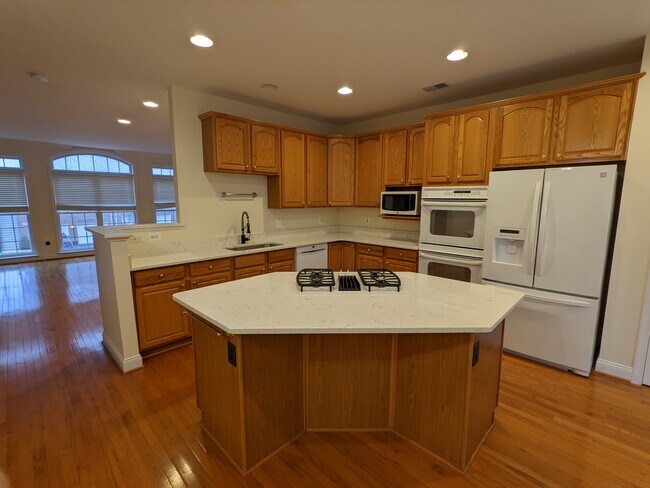 Kitchen - 4004 Quiet Creek Dr