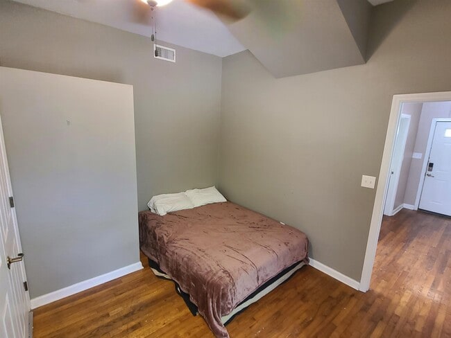 Foto del edificio - 207 Edwards St