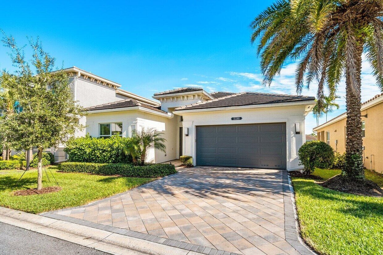 Foto principal - 15380 Blue River Rd