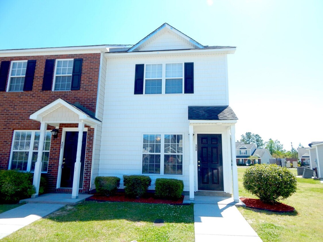 300 Ashwood Dr, Jacksonville, NC 28546 Townhome Rentals in Jacksonville NC
