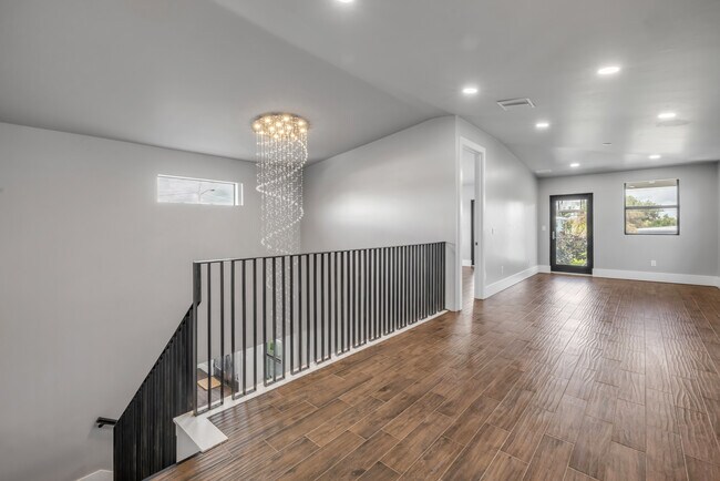 Foto del edificio - 1707 N Peninsula Ave