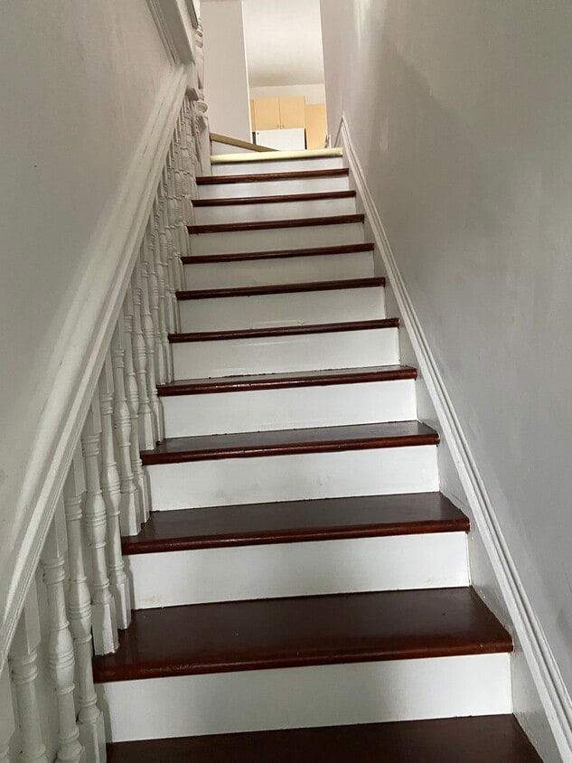 stairs to 2nd floor - 170 Aldwych Av