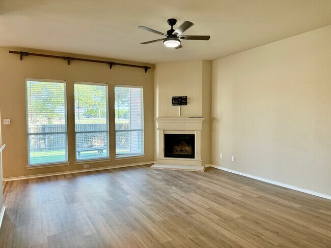 Building Photo - 502 Branchwood Dr