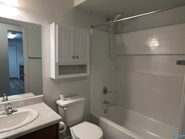 Foto del edificio - 5040 7 Pine Cir