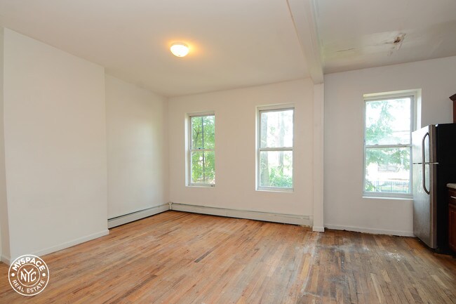 Building Photo - 488 Jerome St