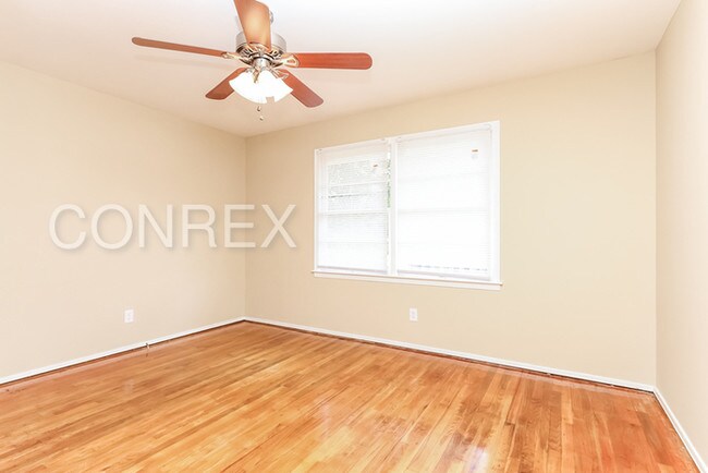 Building Photo - Charming Three Bedroom with Carport