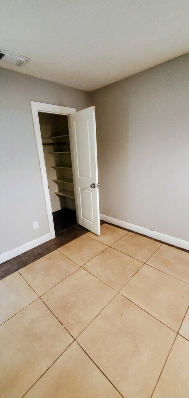 Building Photo - 15414 W Hampton Cir