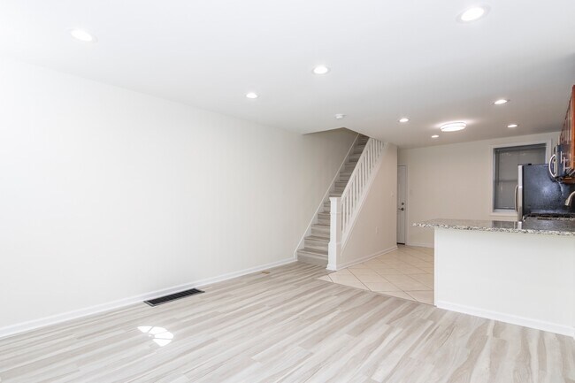 Building Photo - 2711 Oakford St
