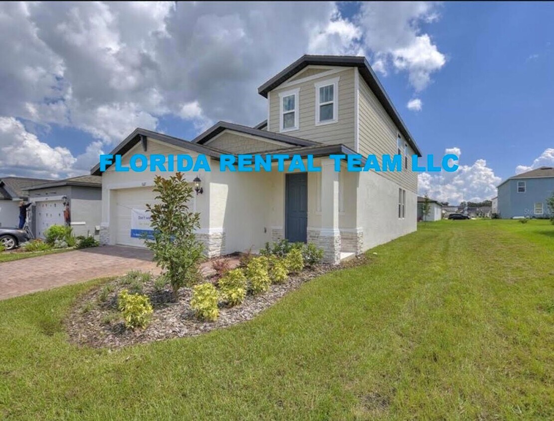 Foto principal - 4/2.5 with fenced yard