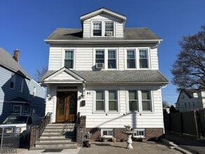 Building Photo - 84 Crawford St