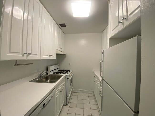 Foto del edificio - 45 E 9th St