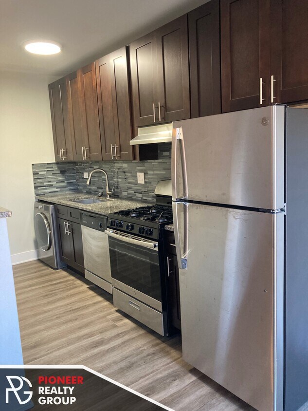 Foto principal - 730 Judson Ave