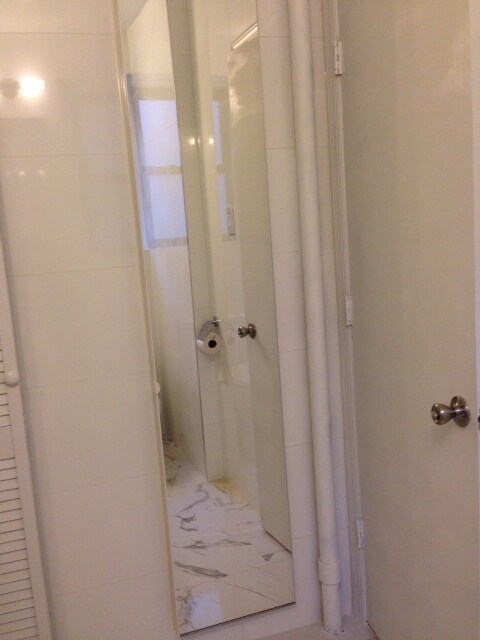 bathroom - 208 E 28th St