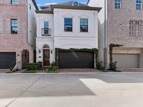 Building Photo - 2006 Covent Garden Station