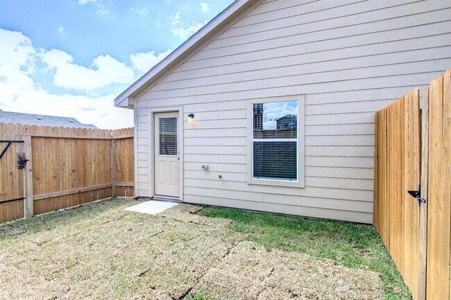 Building Photo - 5564 Plantation Forest Dr