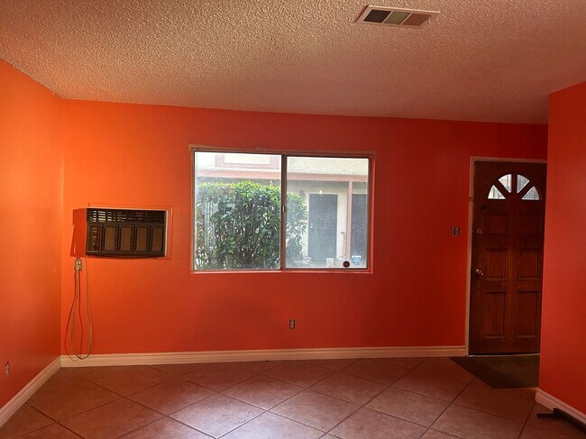 Foto del edificio - 8784 Valley View St