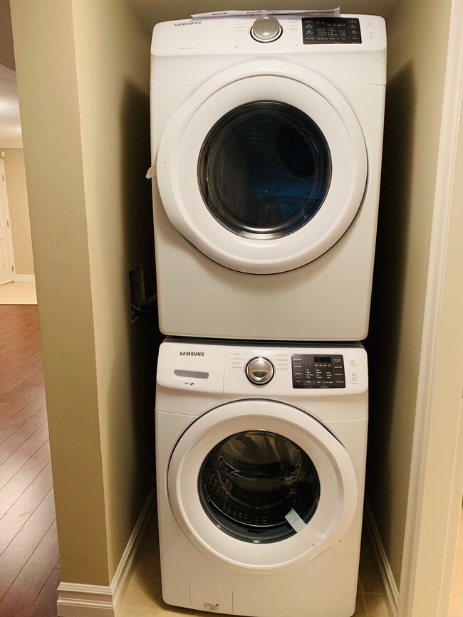 Photo du bâtiment - 1420 King Albert Ave