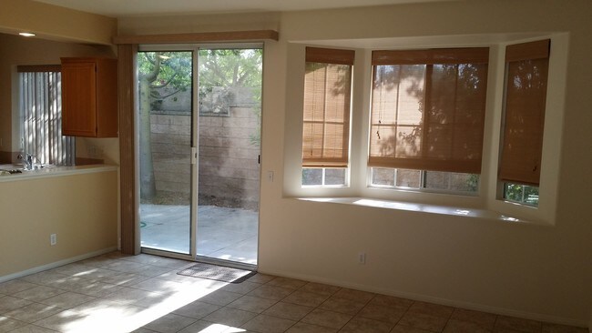 Building Photo - 101 Peppertree Ln