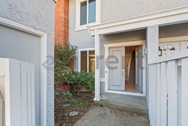 Building Photo - 1123 Glengarry Dr