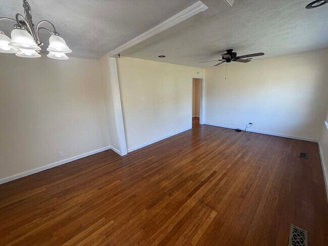 Foto del edificio - 6006 Chalmers Dr SW