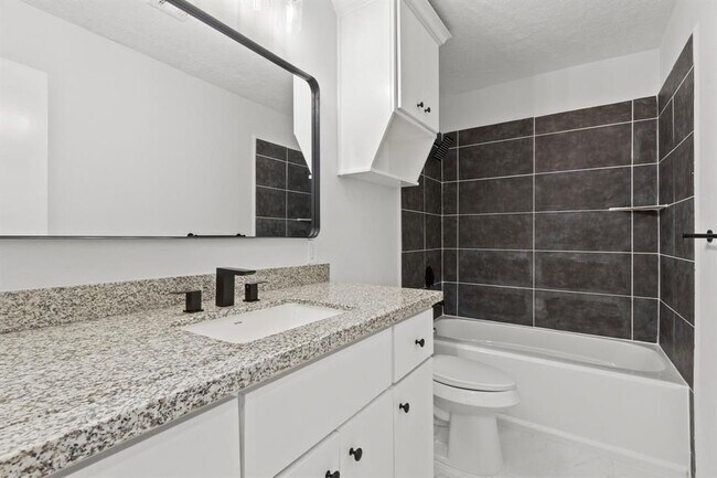 Foto del edificio - 3814 Brier Gardens Dr