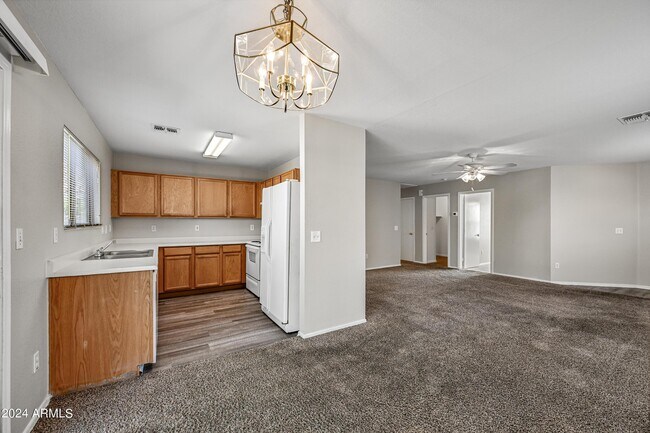 Building Photo - 625 S Heritage Dr