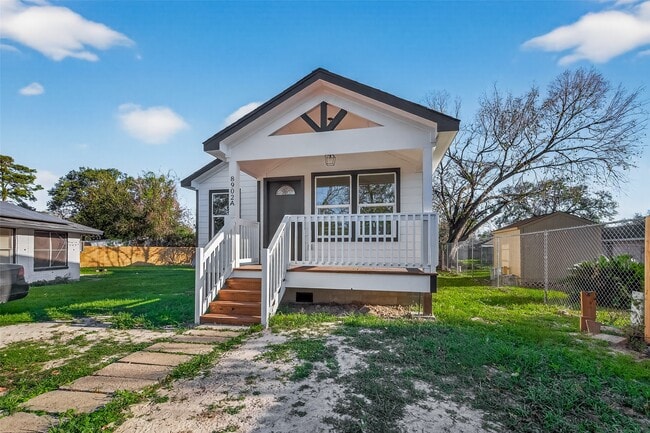 Foto del edificio - 8902 Alejo Dr