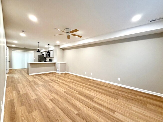 Foto del edificio - 511 Glenstone Springs Dr