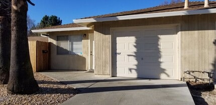 Building Photo - 1707 Monarch Ln