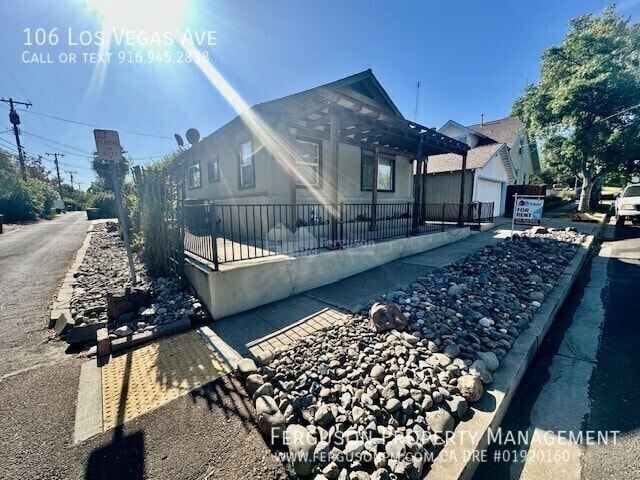 Building Photo - 106 Los Vegas Ave