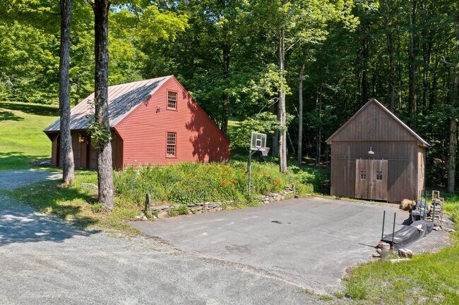 Building Photo - 48 Ladieu Rd