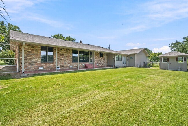 Building Photo - Country Home with Pond, Horse Pens & Optional Additional Pasture