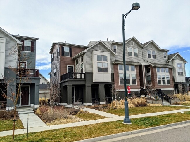 Photo - 5437 Valentia St Townhome