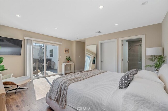 Foto del edificio - 8034 Airlane Ave